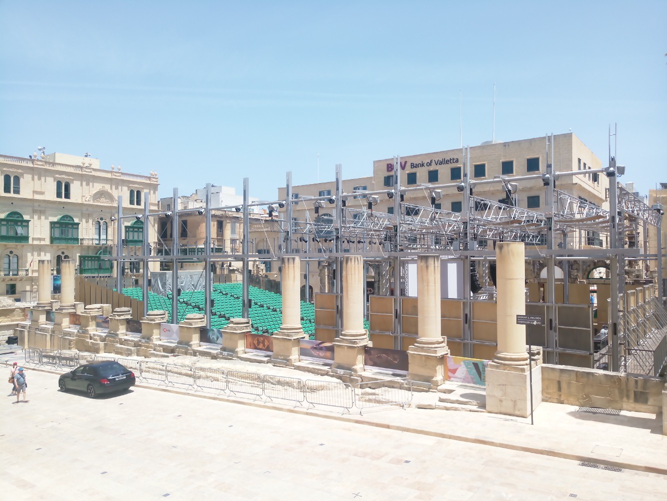 Outside of Pjazza Teatru Rjal.